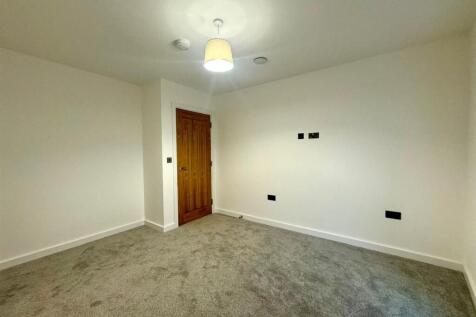 2nd bedroom pic 1.jpeg