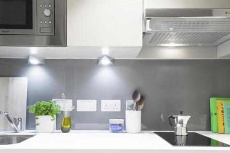 UrbSt_Melbourne_room_dressed galley kitchen close 