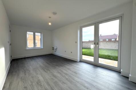 Living Room pic 2.jpeg