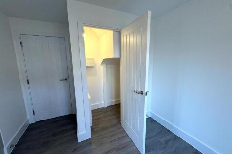 Understair cupboard pic 3.jpeg