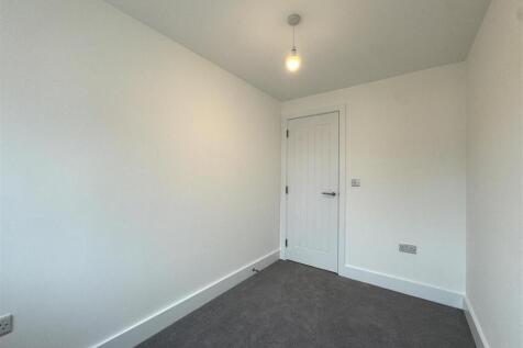 Bedroom 3 pic 5.jpeg