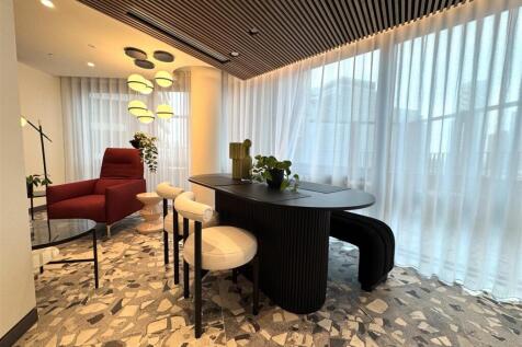 Lounge area pic 3.jpeg