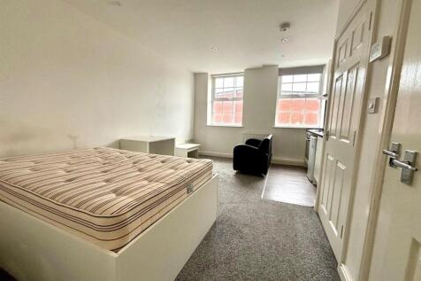 Sleeping area and lounge pic 2.jpeg