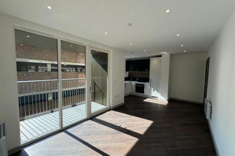 Living room pic 4.jpg