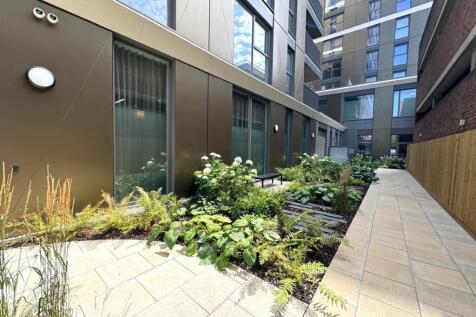 Courtyard garden pic 1.jpeg