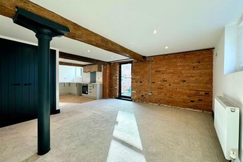 Living area pic 5.jpeg