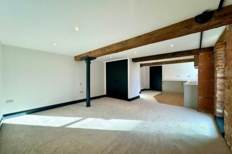 Living area pic 1.jpeg