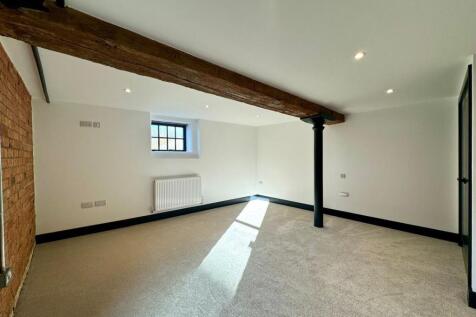 Living area pic 4.jpeg