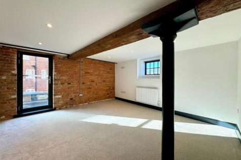 Living area pic 2.jpeg