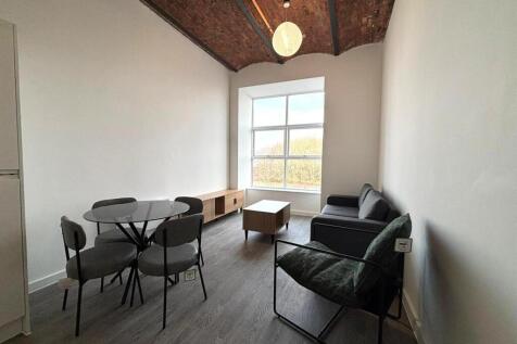 Living ROom pic 1.jpeg