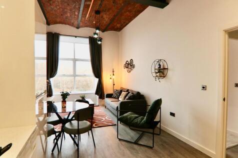 Living room pic 1.jpeg