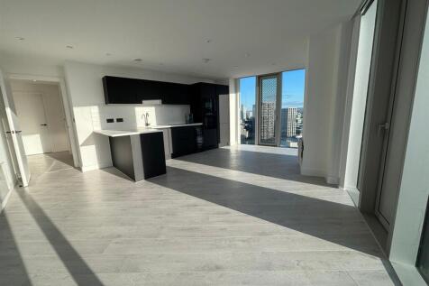 Open plan lounge/kitchen