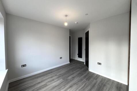 Bedroom 1 pic 2.jpeg