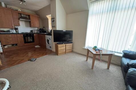 Living room pic 2.jpeg