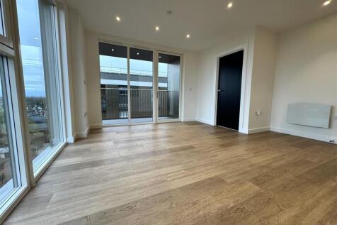 Living Room pic 1.jpeg