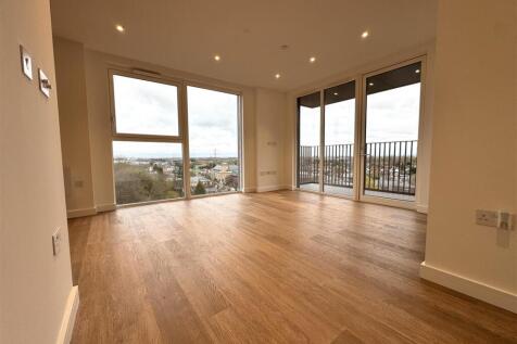 Living Room pic 3.jpeg