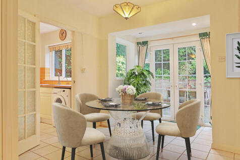 Dining (1)