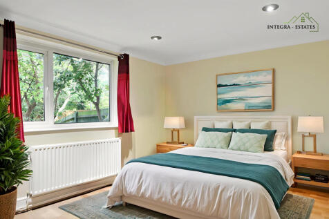 staged bedroom-min