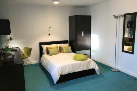 Spacious Bedrooms Deluxe Studio Plato House Liverp