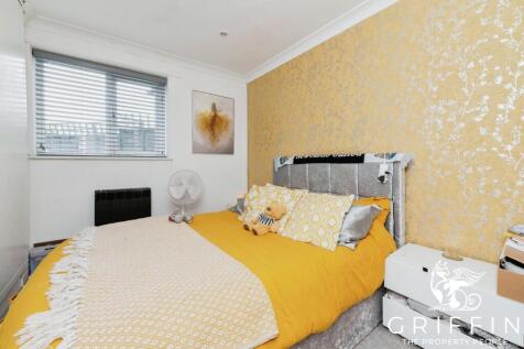 7f9c364935shirleygardensbasildonss131ba3