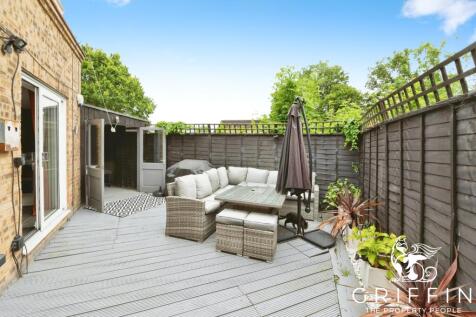 30b3522e35shirleygardensbasildonss131ba9