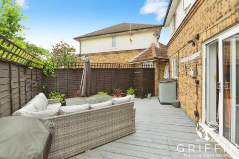 9746696635shirleygardensbasildonss131ba11