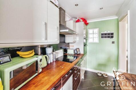 c2453b3a35shirleygardensbasildonss131ba15