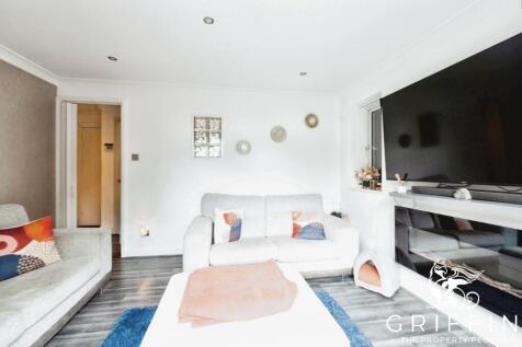 4e137cdc35shirleygardensbasildonss131ba6