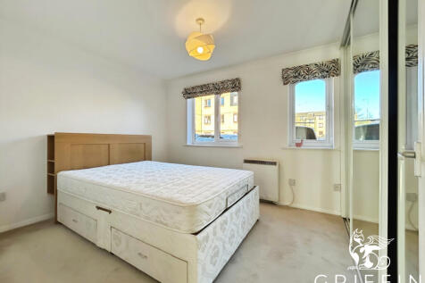 73b7d729bedroom