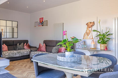 Lounge &amp; Dining