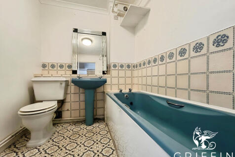 17273287bathroom