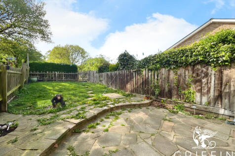 85b700begarden1