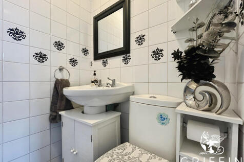 83803825bathroom2