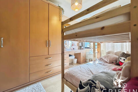 a3574bd6bedroom2