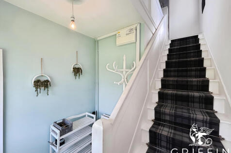 5e9275b3stairs