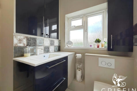 4040fdecbathroom1