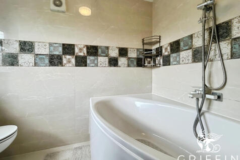 b2e2018ebathroom2