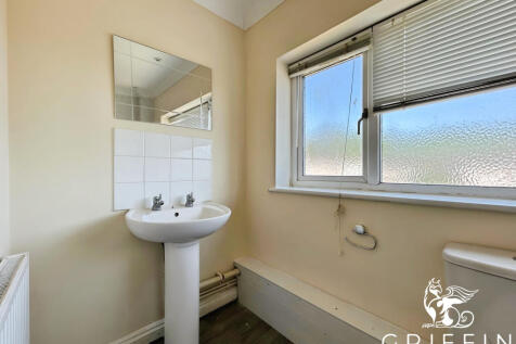 f49aab02bathroom2