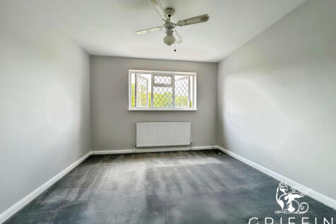 02e23a06bedroom1