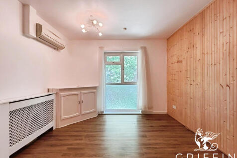 1e11f5cfbedroom1202