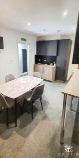 6bca5e47communal20dining20area2