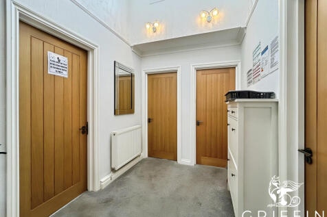 9826ae46hallway1