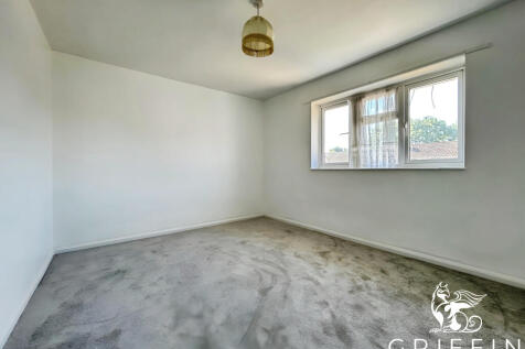 f38cab4abedroom2
