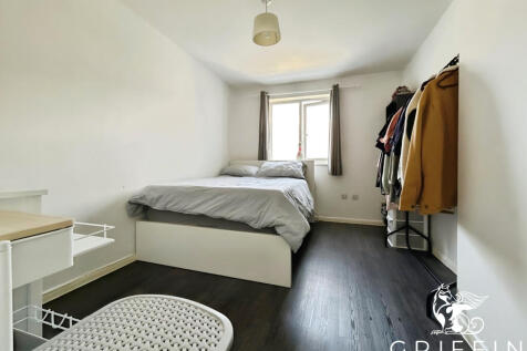 e9d24c3bbedroom