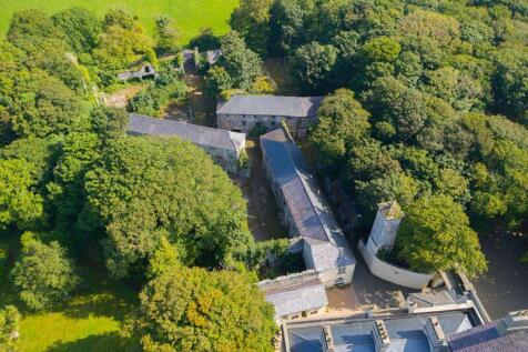 Estate Buildings N