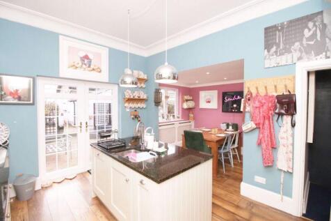 11 Albany Road
