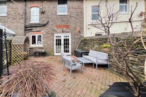 11 Albany Road