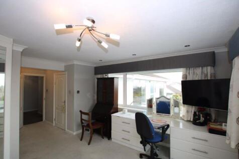 9 Sunnybank Avenue
