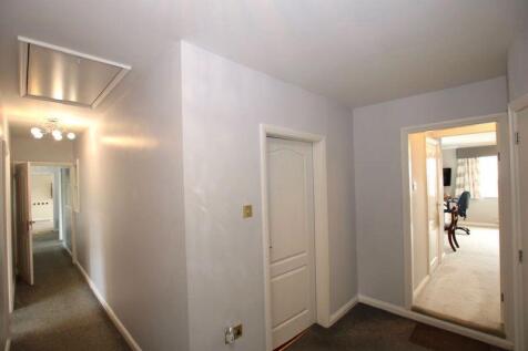 9 Sunnybank Avenue
