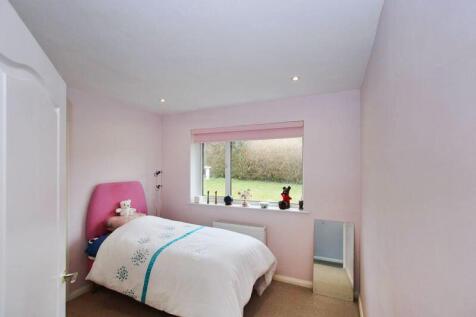 9 Sunnybank Avenue